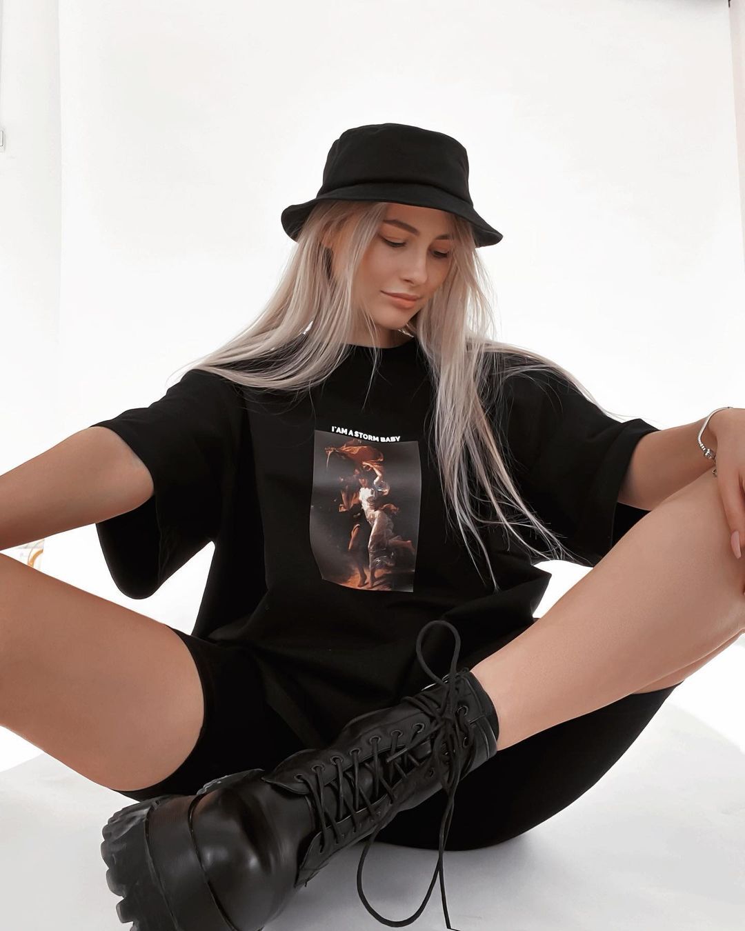 T-Shirt UNISEX — Black — WOOGEE